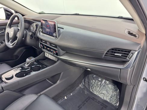 Used 2023 Nissan Rogue SV w/ SV Premium B Package AWD/4WD image 14