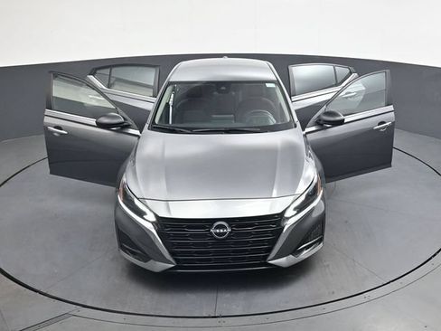 Used 2025 Nissan Altima 2.5 SV FWD image 30