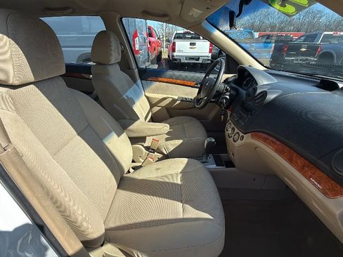Used 2011 Chevrolet Aveo5 LT w/ Power and Convenience Package FWD image 16