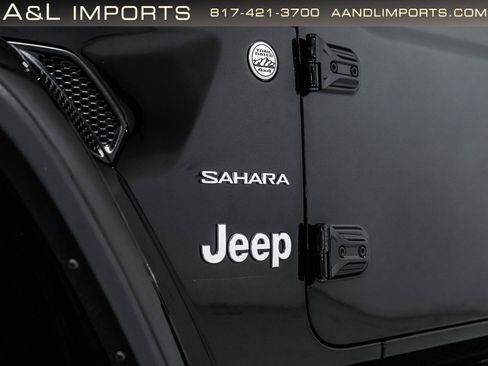 Used 2023 Jeep Wrangler Unlimited Sahara w/ LED Lighting Group AWD/4WD image 19