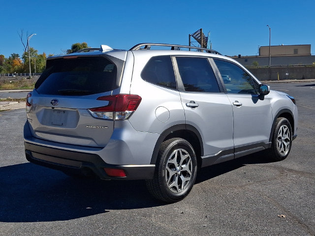 Used 2022 Subaru Forester Premium AWD/4WD image 8