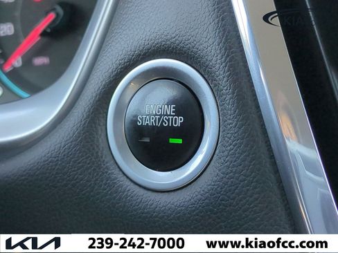 Used 2021 Chevrolet Traverse LT image 30