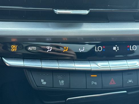 Used 2025 Cadillac XT4 Sport w/ LPO, Onyx Lite Package FWD image 29