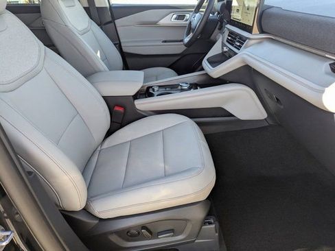 New 2025 Ford Explorer Active w/ Active Comfort Package image 10