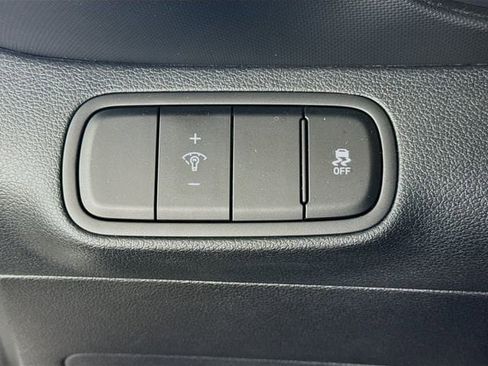 Used 2025 Hyundai Venue SEL FWD image 10