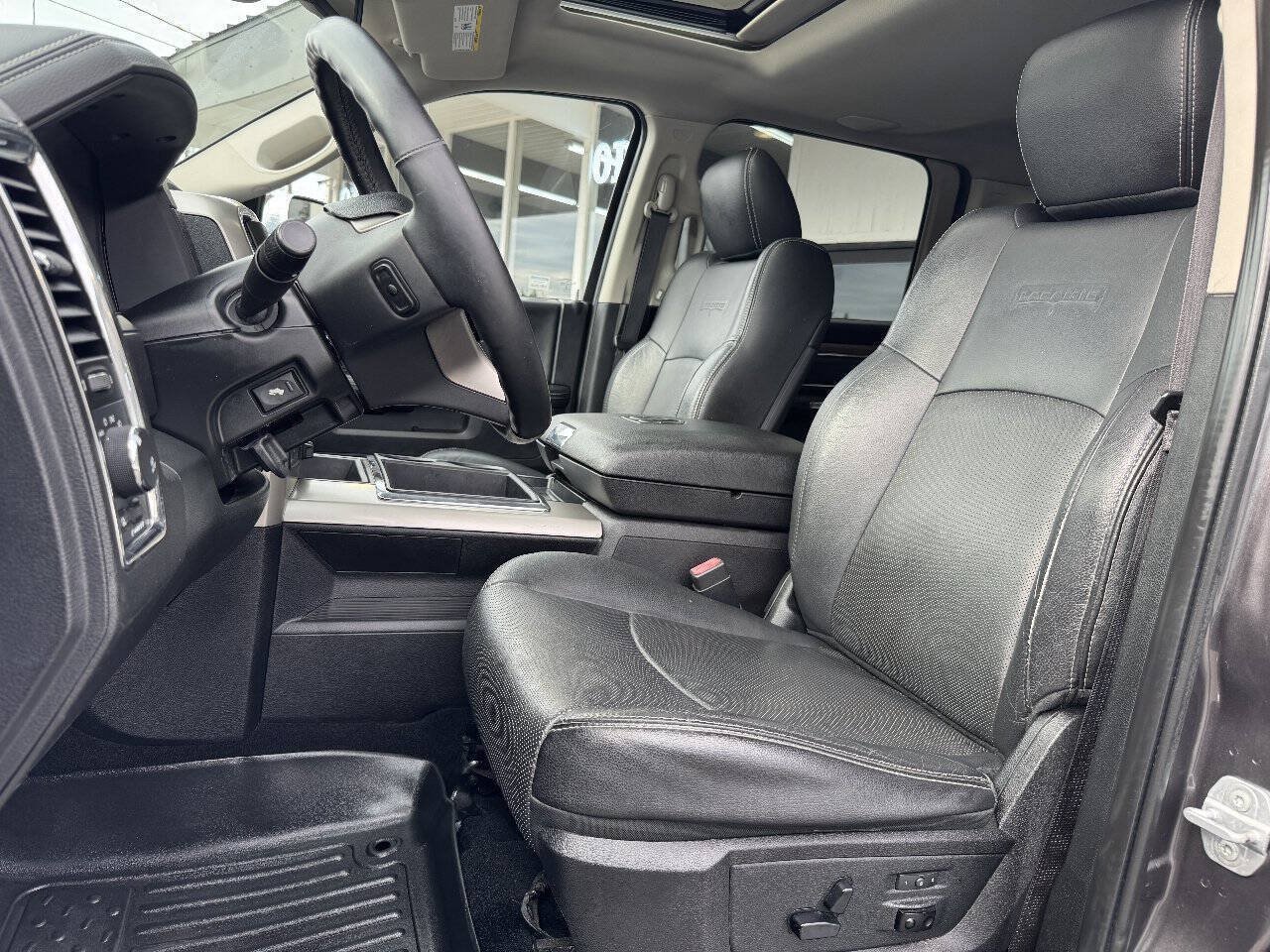 Used 2015 RAM 1500 Laramie AWD/4WD image 29
