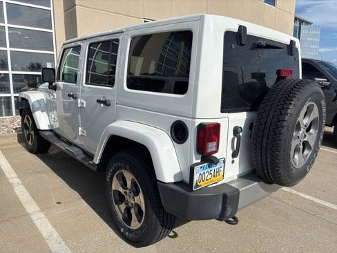 Used 2017 Jeep Wrangler Unlimited Sahara w/ Connectivity Group AWD/4WD image 24