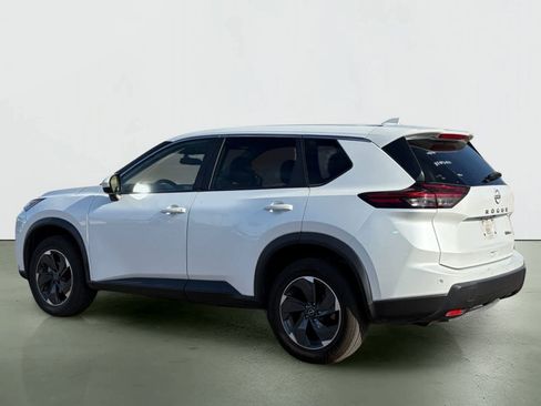 Used 2024 Nissan Rogue SV AWD/4WD image 3