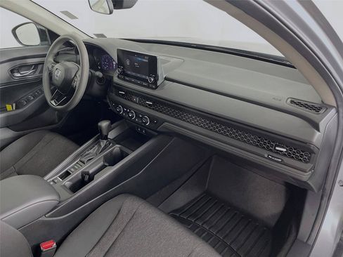 Certified 2025 Honda Accord SE image 30