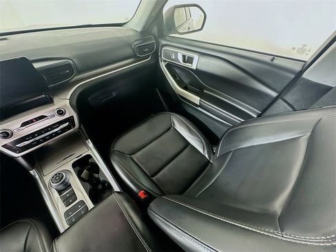 Used 2021 Ford Explorer XLT w/ Equipment Group 202A image 11