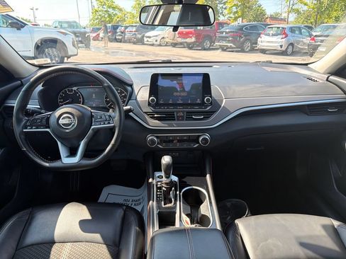Used 2025 Nissan Altima 2.5 SR FWD image 15