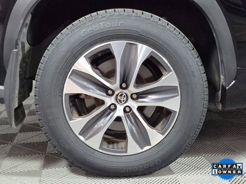 Certified 2024 Toyota Highlander XLE image 29