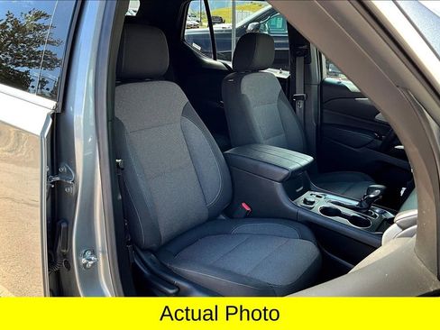 Used 2023 Chevrolet Traverse LT image 7