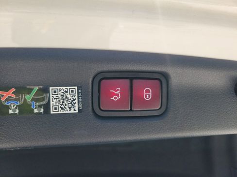 Used 2024 Mercedes-Benz C 300 Sedan image 10