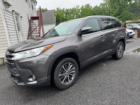 Used 2019 Toyota Highlander XLE image 5