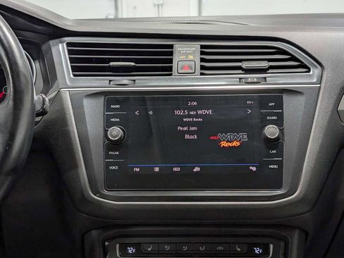 Used 2019 Volkswagen Tiguan SE image 17