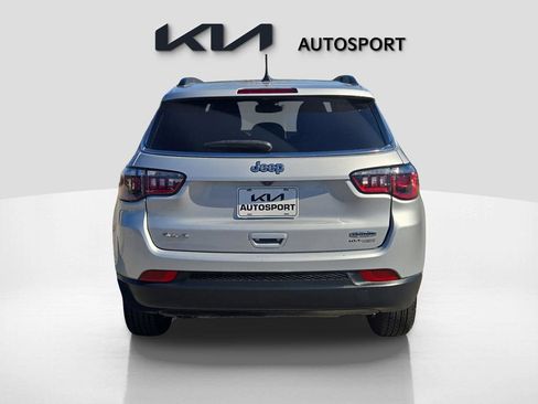 Used 2024 Jeep Compass Latitude image 9