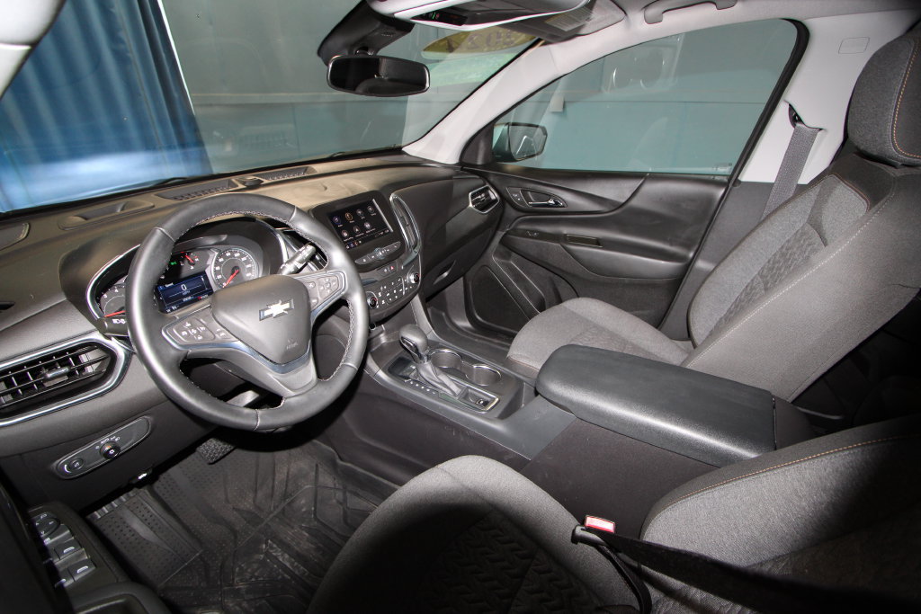 Used 2024 Chevrolet Equinox LT w/ LPO, Floor Liner Package FWD image 2