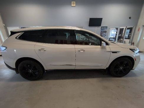 Used 2023 Buick Enclave Essence image 6