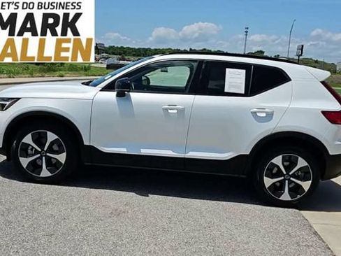 Used 2023 Volvo XC40 B4 Ultimate FWD image 5