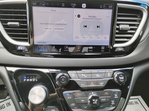 Used 2026 Chrysler Pacifica Select FWD image 7
