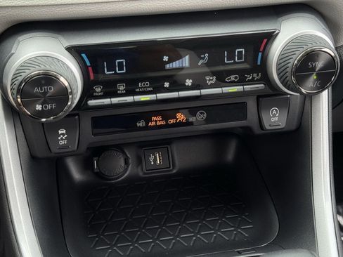 Used 2025 Toyota RAV4 XLE w/ Convenience Package FWD image 18