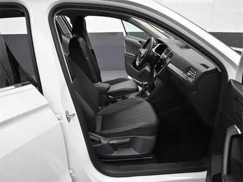 Used 2023 Volkswagen Tiguan SE image 34