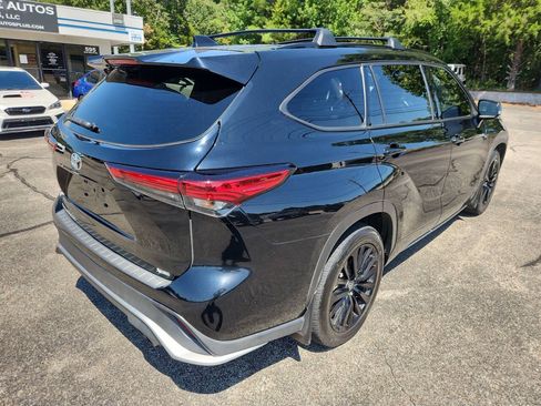 Used 2023 Toyota Highlander XSE FWD image 8
