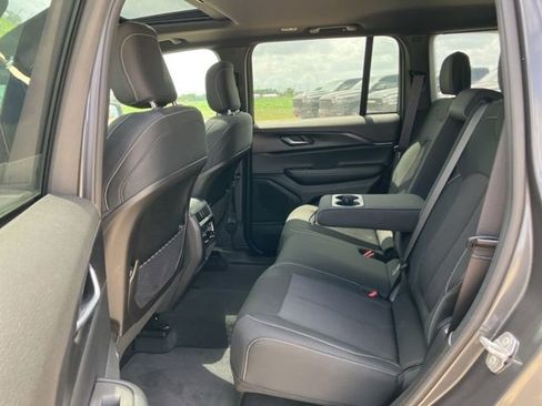 Used 2025 Jeep Grand Cherokee Laredo X RWD image 19