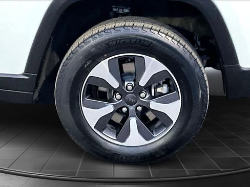 Used 2022 Jeep Grand Cherokee Limited 4xe image 36