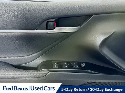 Used 2018 Toyota Camry XLE image 19