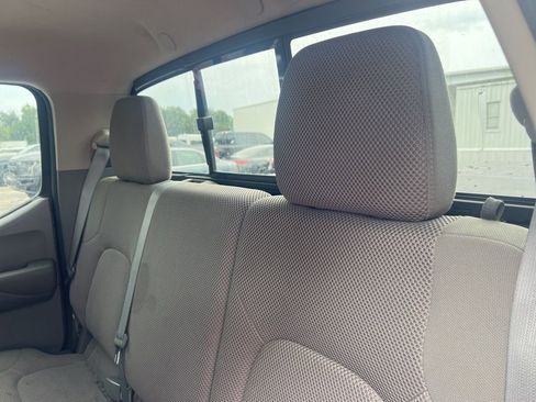 Used 2014 Nissan Frontier SV w/ SV Value Truck Package RWD image 11