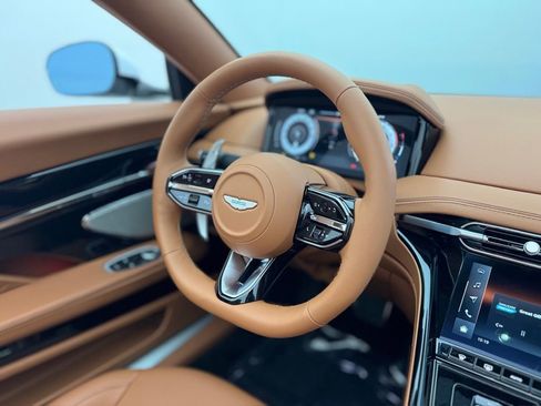 Used 2025 Aston Martin DB12 Convertible image 21
