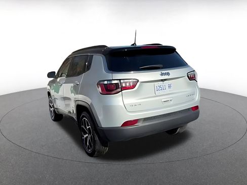 Used 2025 Jeep Compass Limited image 16