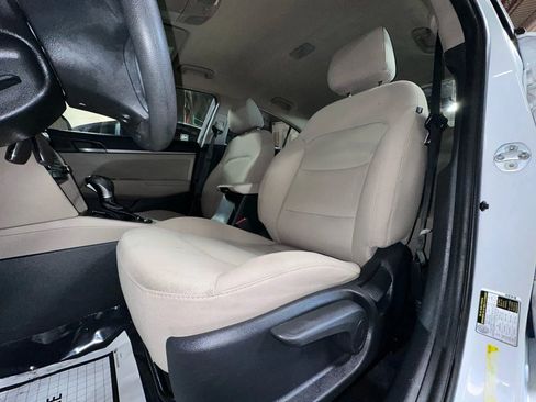 Used 2017 Hyundai Elantra SE FWD image 22