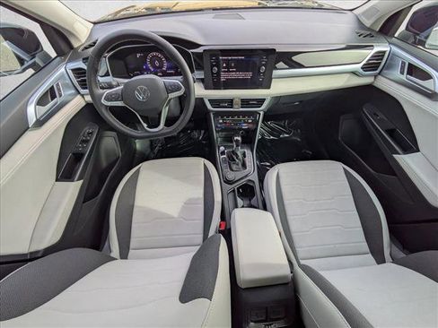 New 2026 Volkswagen Taos SE image 3