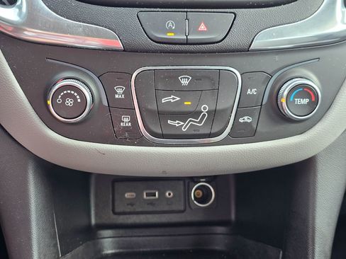 Used 2022 Chevrolet Equinox LS AWD/4WD image 18