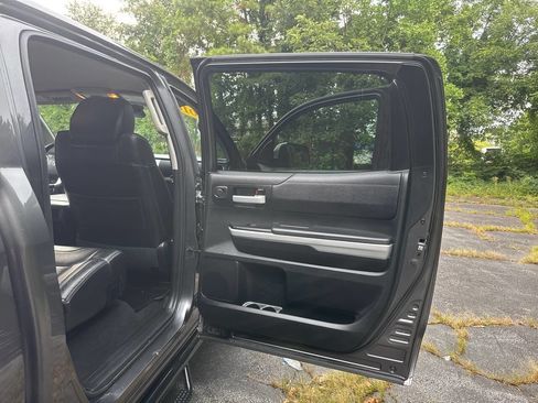 Used 2018 Toyota Tundra SR5 w/ SR5 Upgrade Package AWD/4WD image 22