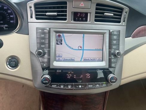 Used 2012 Toyota Avalon Limited FWD image 3