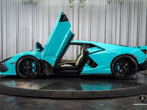 Used 2025 Lamborghini Revuelto image 15