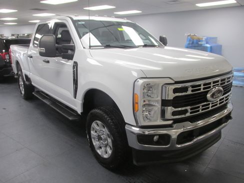 Used 2023 Ford F250 XLT w/ Snow Plow Prep Package image 3