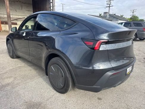 Used 2026 Tesla Model Y 2WD image 7