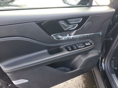 New 2026 Lincoln Corsair Premiere image 8