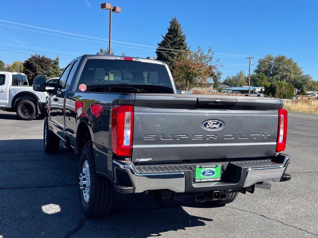 New 2027 Ford F350 XLT AWD/4WD image 3