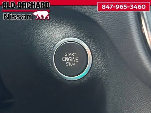 Used 2025 Volvo XC40 B5 Plus AWD/4WD image 18