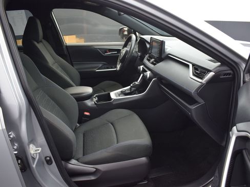 Used 2022 Toyota RAV4 SE AWD/4WD image 10
