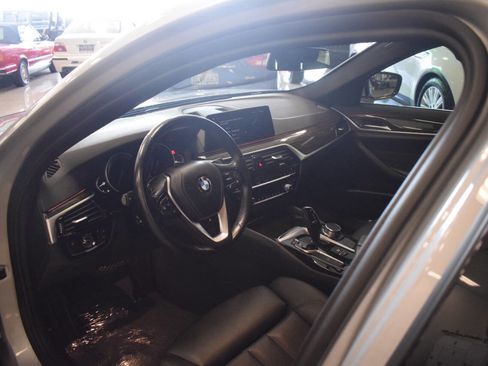 Used 2018 BMW 530i xDrive AWD/4WD image 38