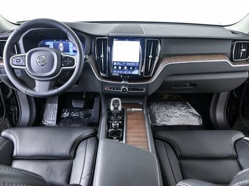 Used 2023 Volvo XC60 B5 Ultimate w/ Climate Package FWD image 20