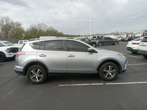 Used 2018 Toyota RAV4 XLE image 8