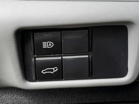 Used 2021 Toyota Highlander LE AWD/4WD image 18